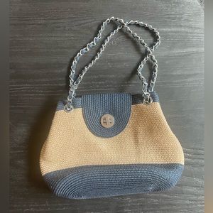Unmarked raffia like chain shoulder bag